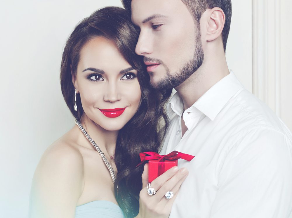 Fashion,Photo,Of,Beautiful,Romantic,Couple,With,Gift