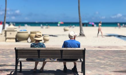 adult-beach-bench-1034597