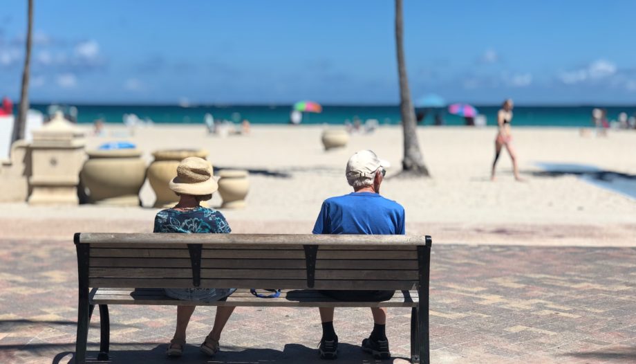 adult-beach-bench-1034597